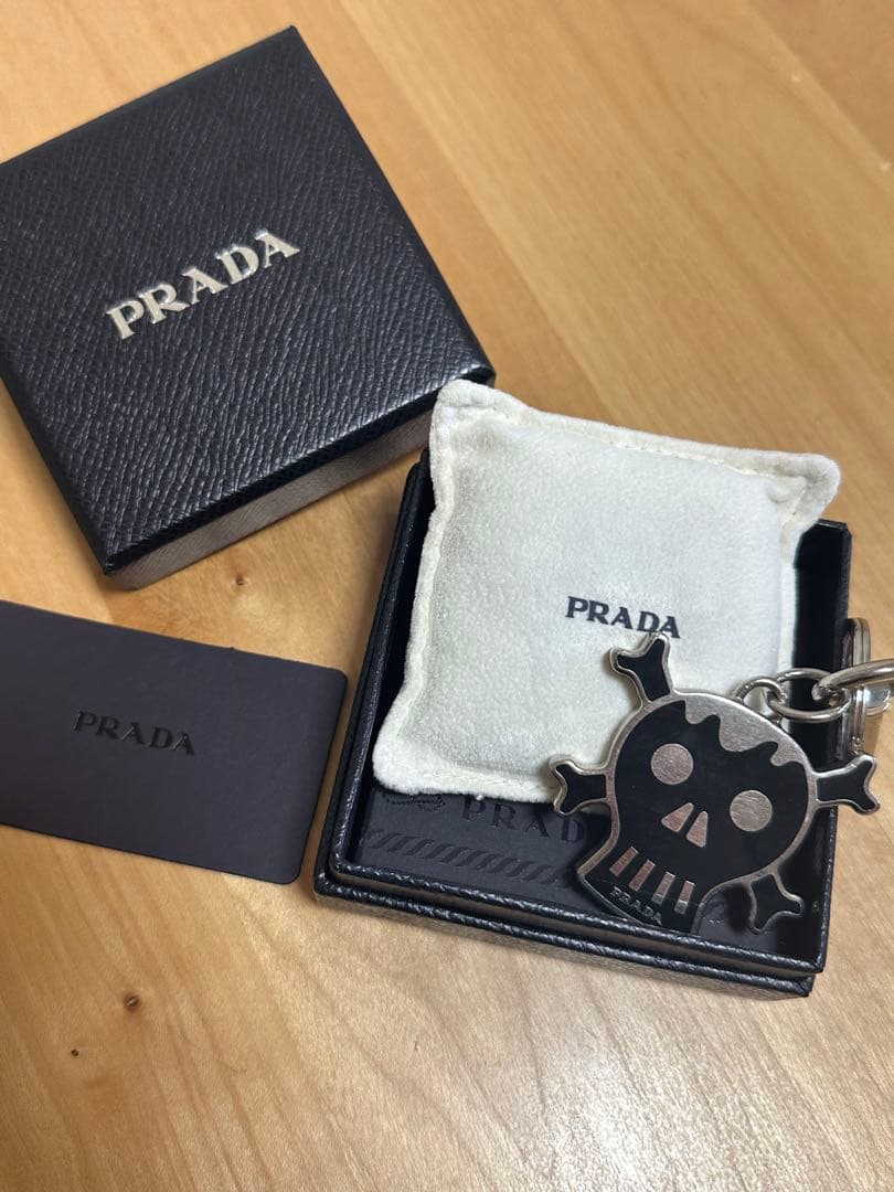 PRADA スカル キーホルダー - メルカリ