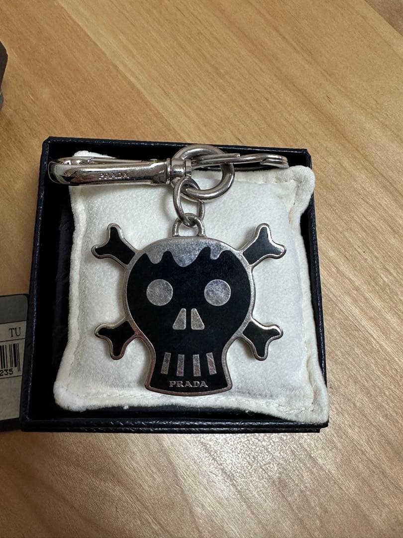 PRADA スカル キーホルダー - メルカリ