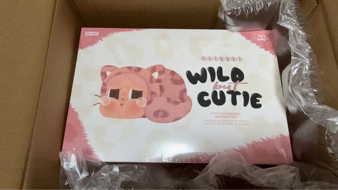 POP MART CRYBABY ぬいぐるみペンダン