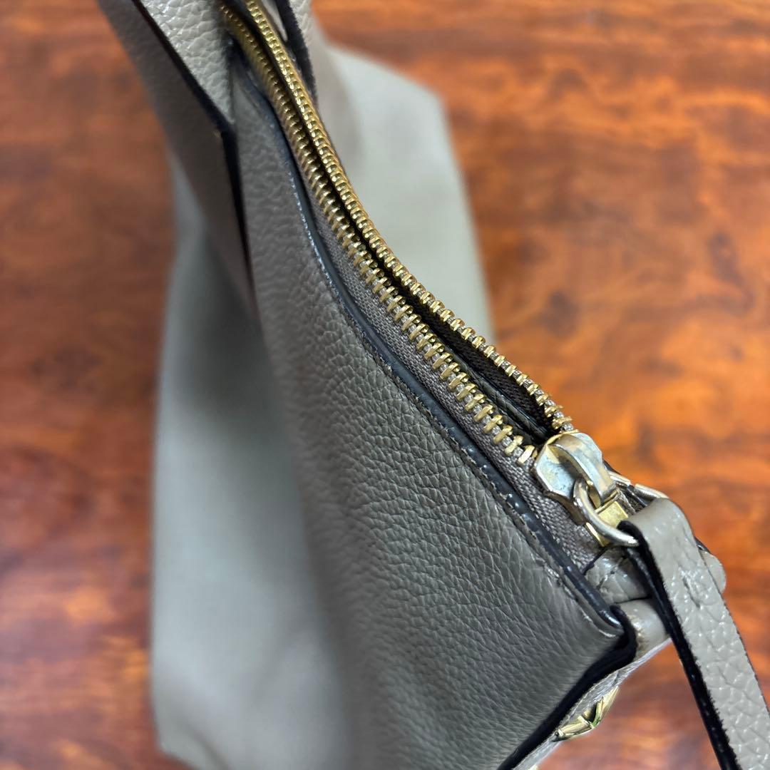 JIMMY CHOOグレー レザー トートバッグ ファスナー付き 0224k20 - メルカリ