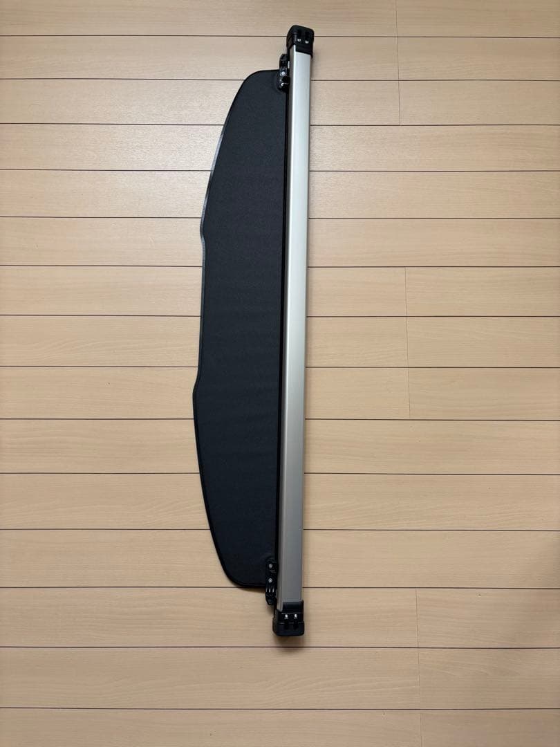 カローラクロス トヨタ純正トノカバー アルミニウム製 ブラック 約1.5m 楽天市場】【トヨタ純正】 トノカバー ☆カローラクロス 10系☆ : カズ