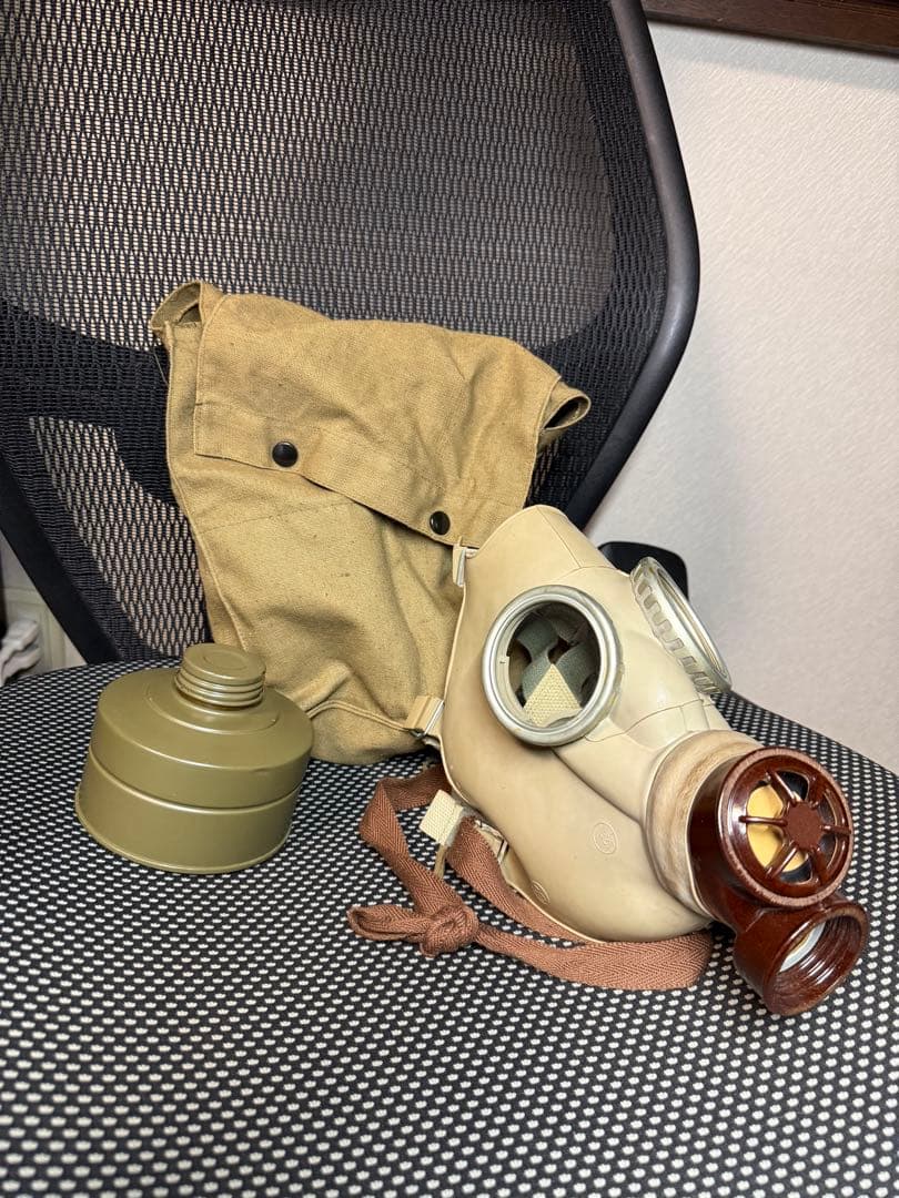 チェコ軍　実物ガスマスク　吸収缶、バッグセット