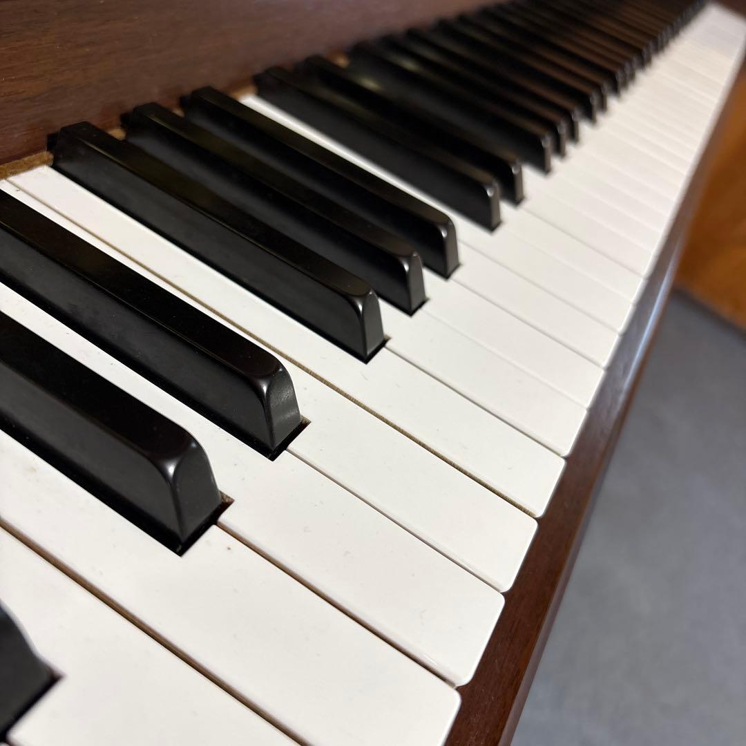 ヤマハ アップライトピアノ 木目 ブラウン 付属品付き - メルカリ