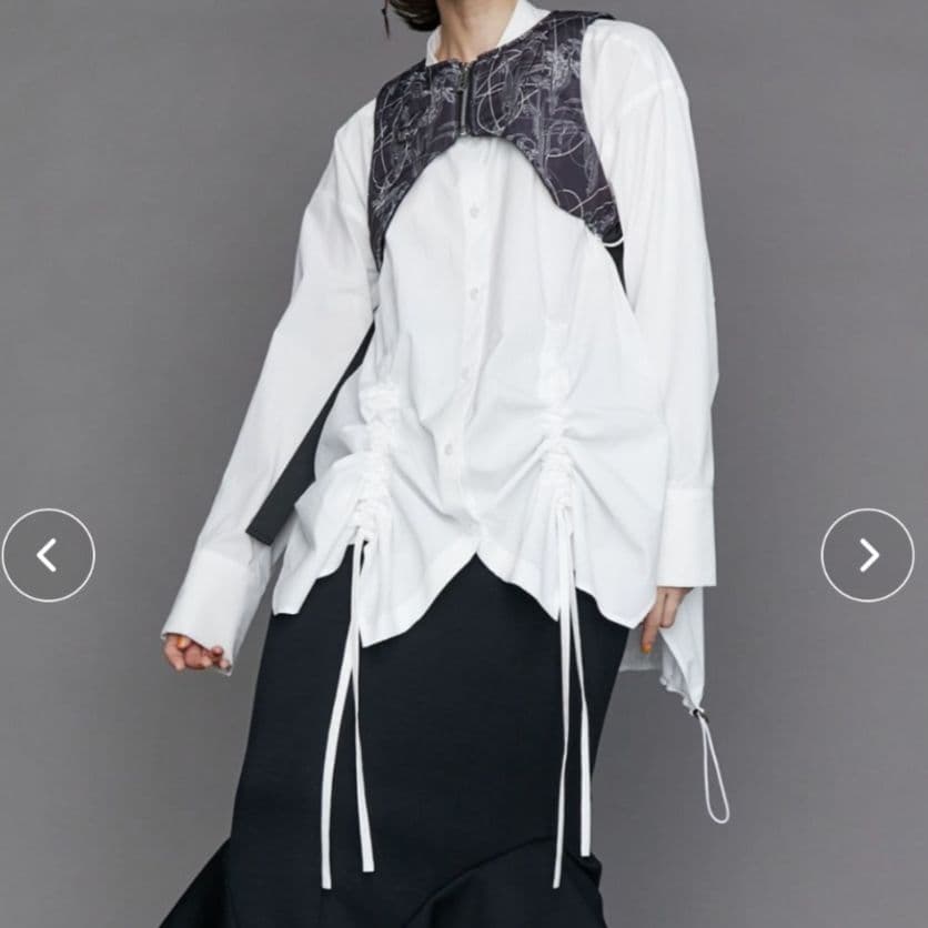 美品）UN3D. ヘムギャザーシャツ ホワイト - メルカリ