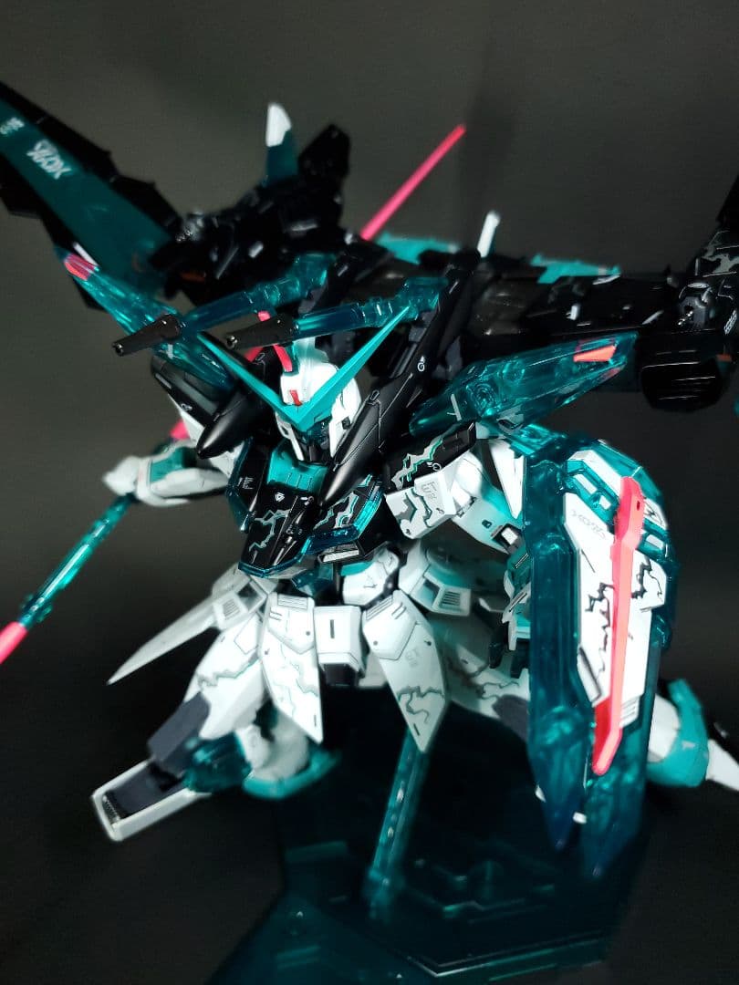 MGガンプラ ジャスティスガンダム 全塗装 クロスコントラスト　初音ミクカラー 2）【GNF東京会場受け取り】MG 1/100 ジャスティスガンダム [CROSS