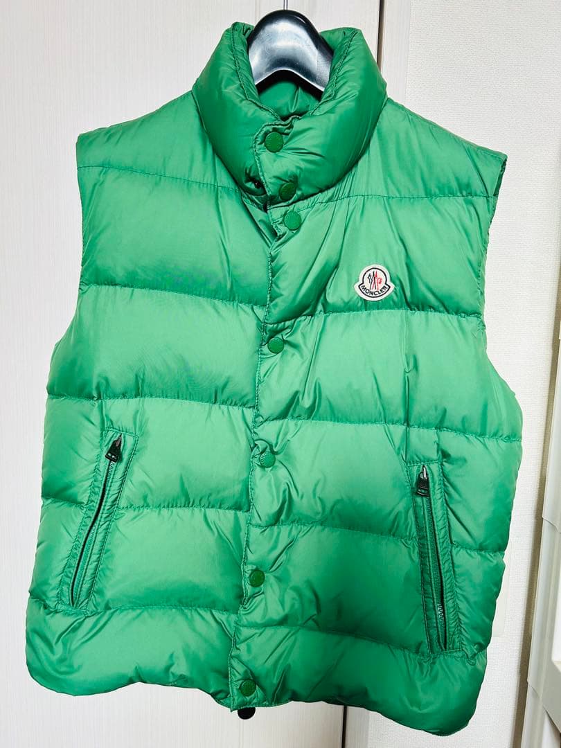 MONCLER グリーン ダウンベスト - メルカリ
