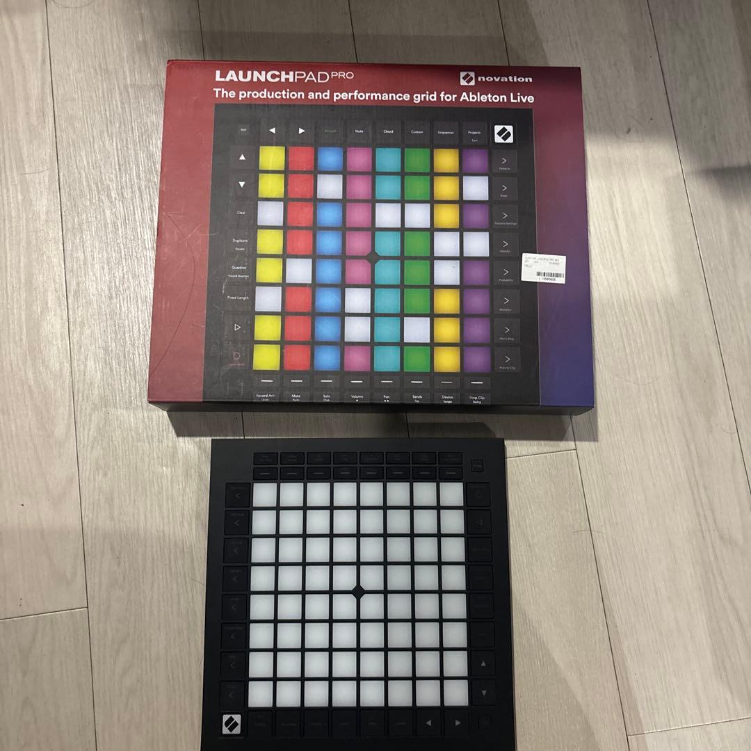 ライセンス未使用　Launchpad Pro mk3 MIDIコントローラー Novation Launchpad Pro MK3 MIDI Controller and LAUNCHPAD-PRO-MK3