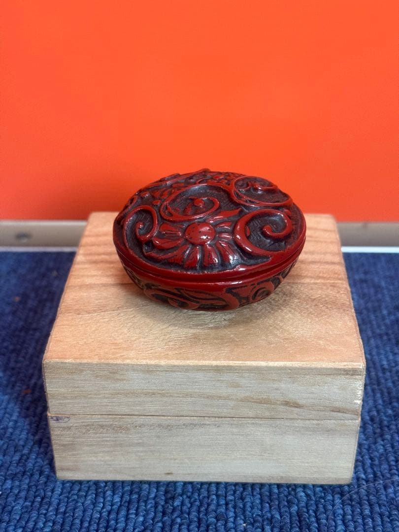 1686 時代物　堆朱風花唐草 「福寿」文字彫丸香合  未使用