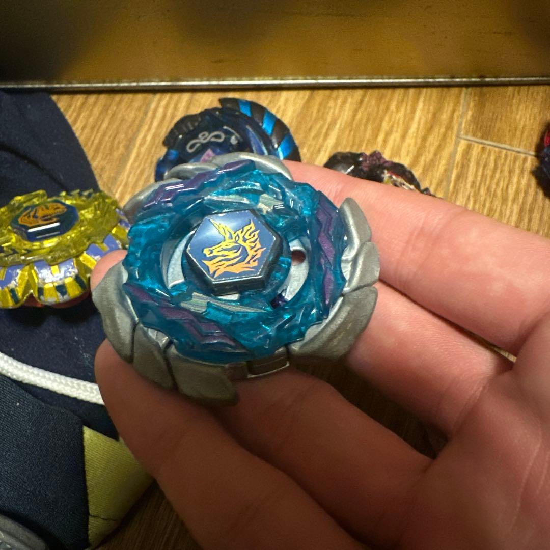 メタルファイトベイブレード 国内正規品 ブリッツユニコルノ100RSF色違い