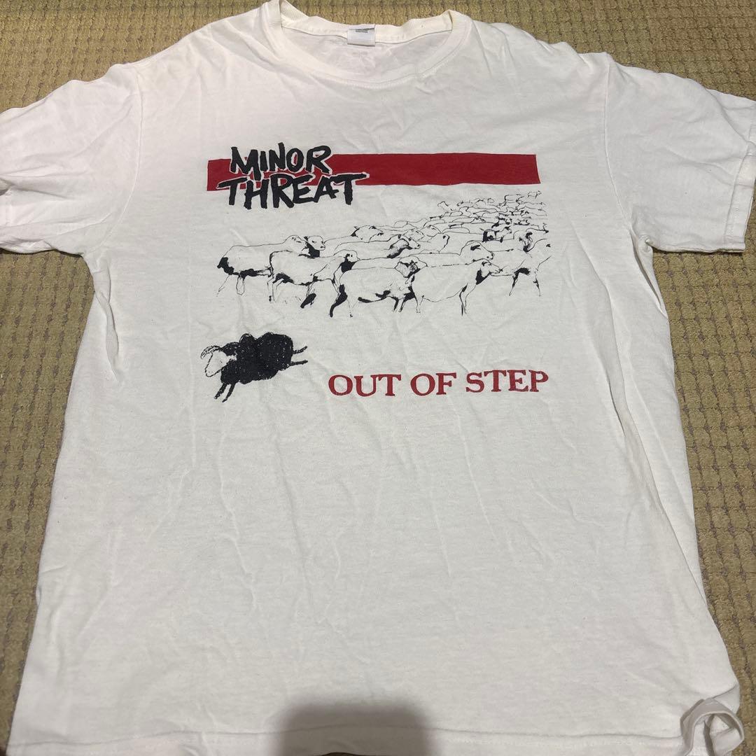 MINOR THREAT Out of Step Tシャツ 赤ライン Minor Threat / マイナー・スレット - LP Tシャツ(レッド) | Tシャツ