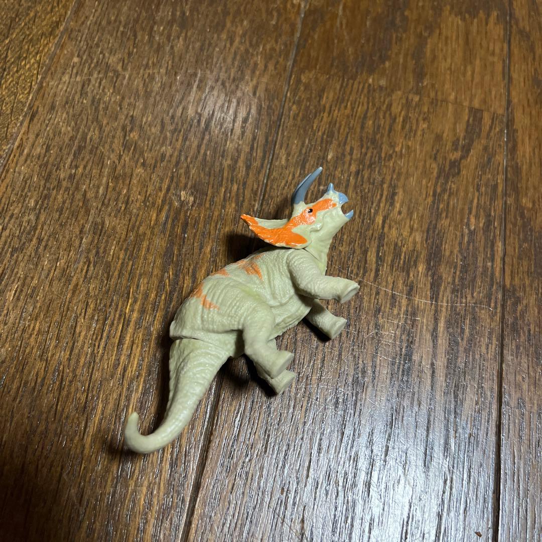 ジュラシック・ワールド キャプティブズ カラー チェンジ