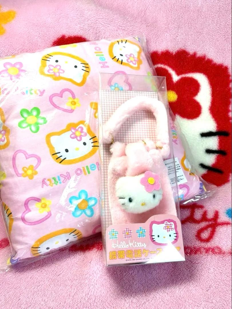 新品　激レア　カオハナ　ハローキティ　クッション　ボアポーチ　携帯ケース レトロ