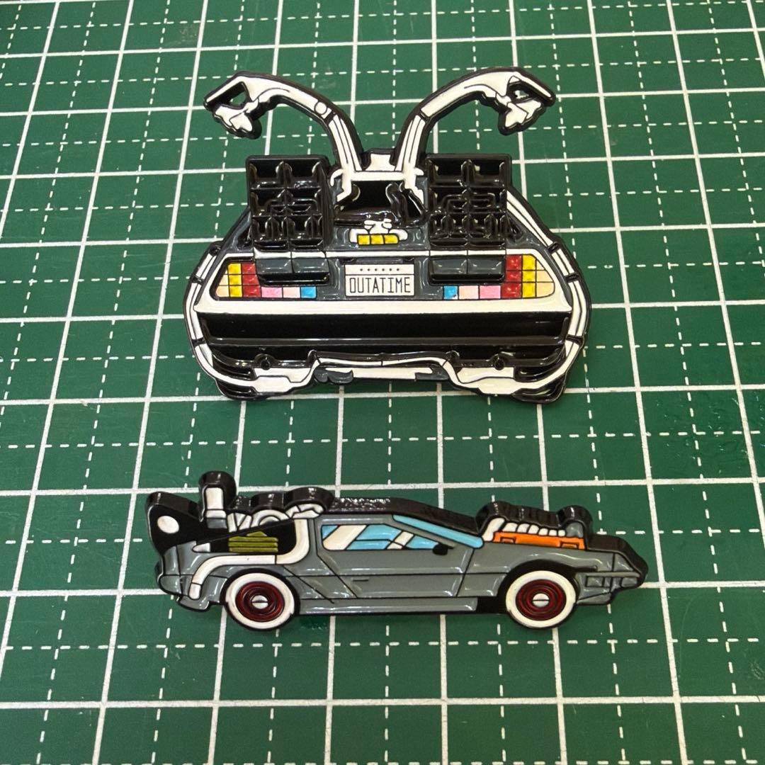 バックトゥザフューチャー』 デロリアン ピンバッジ2個セット - メルカリ