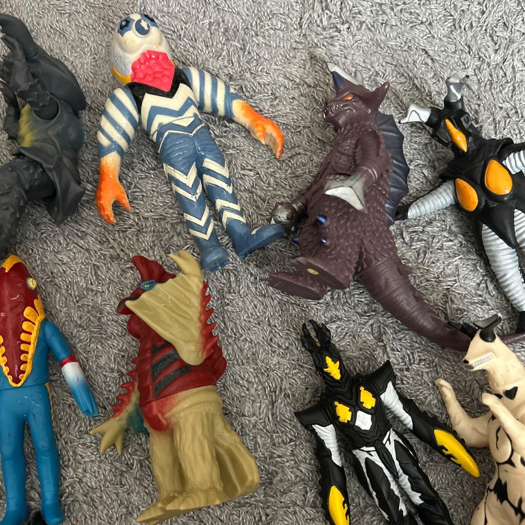 ウルトラマン 怪獣フィギュア 18体セットまとめ売り - メルカリ
