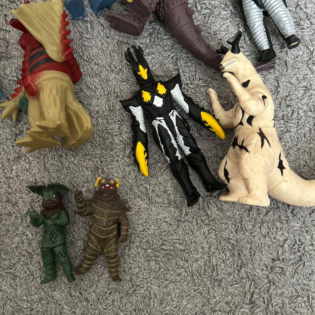 ウルトラマン 怪獣フィギュア 18体セットまとめ売り - メルカリ