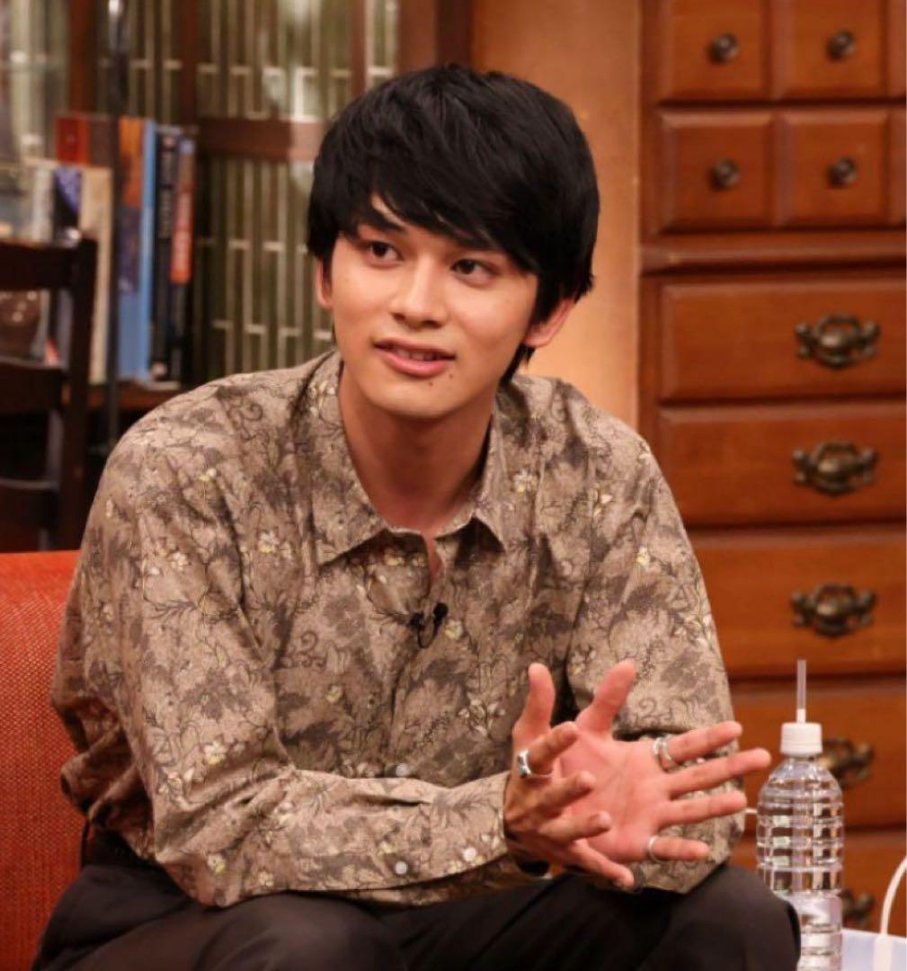 トップス HEUGN \