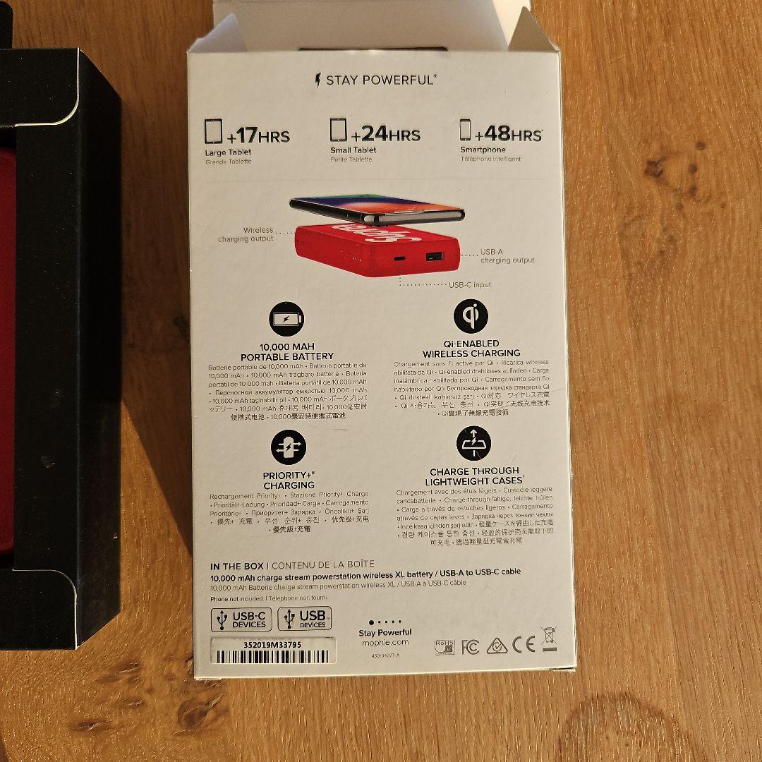 未使用品】シュプリーム モバイルバッテリー 赤 - メルカリ