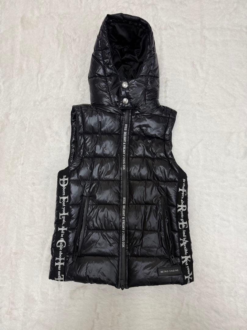 黒 フード付き ダウンベスト