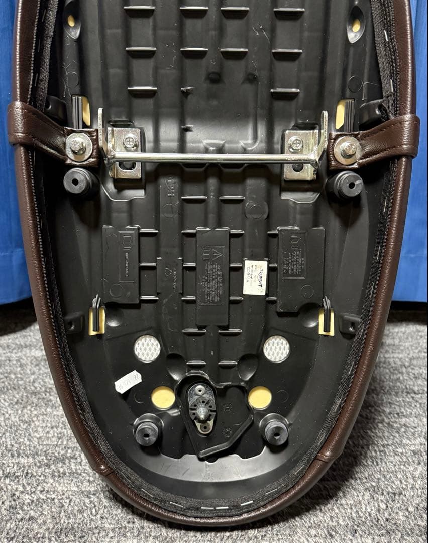 トライアンフ ボンネビル T100 T120 純正オプション コンフォートシート