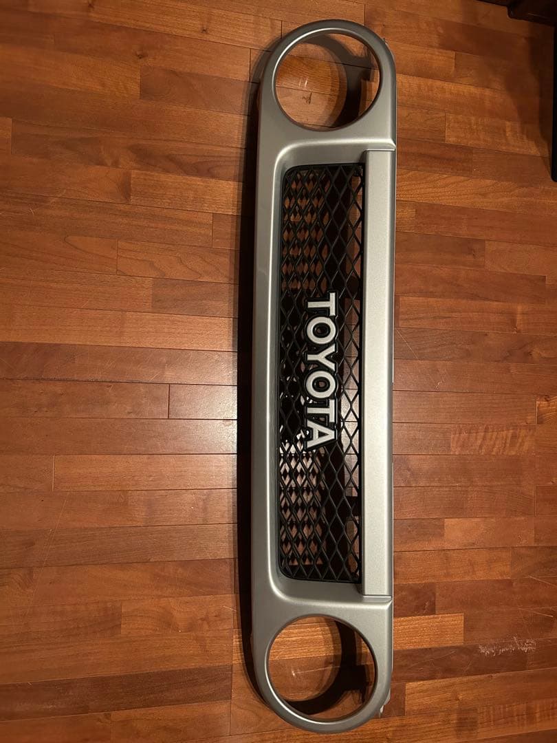 TOYOTA FJクルーザー　純正フロントグリル