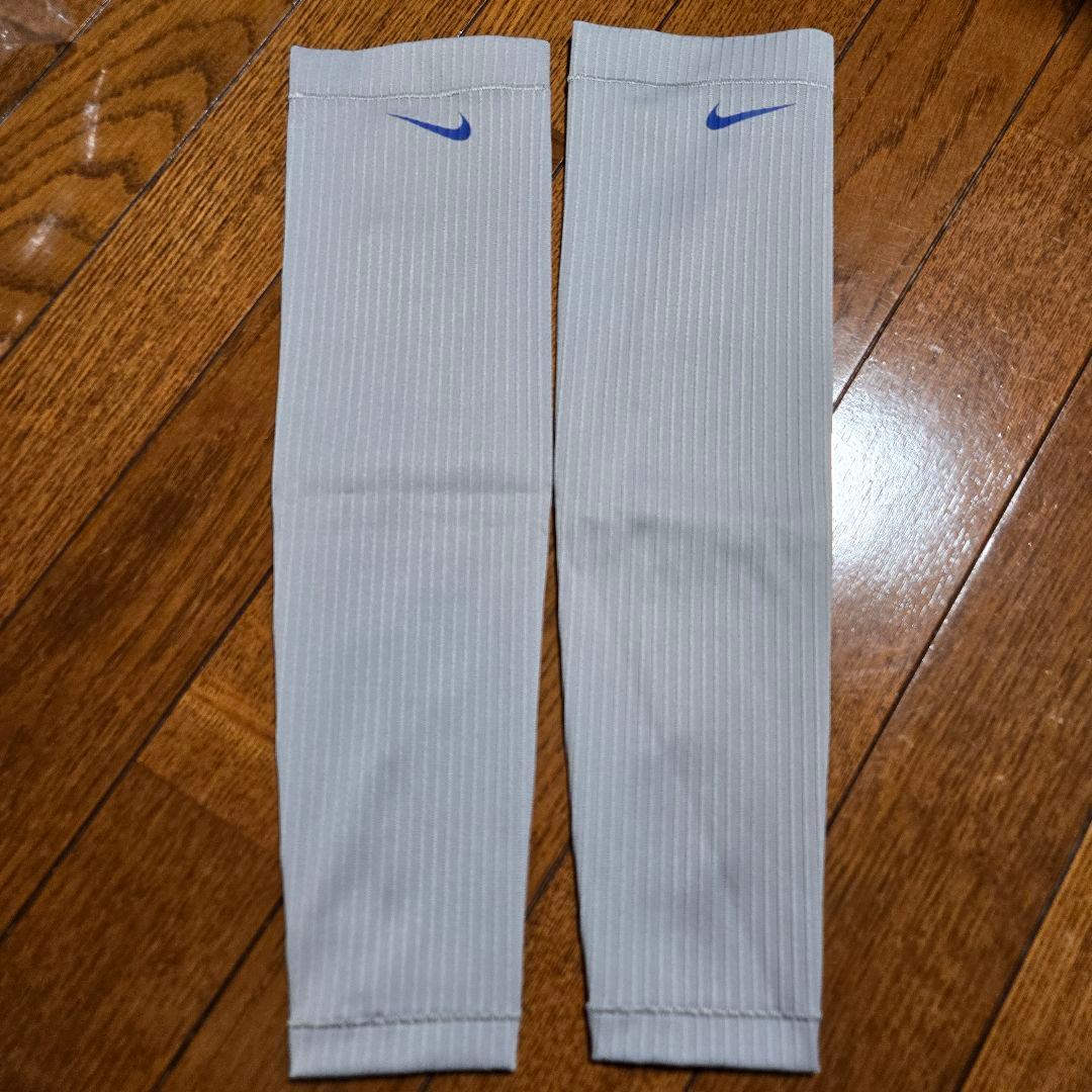 ナイキNIKEアームウォーマーMサイズ NIKE（ナイキ） ゾーンドアームスリーブ アームカバー 両腕用