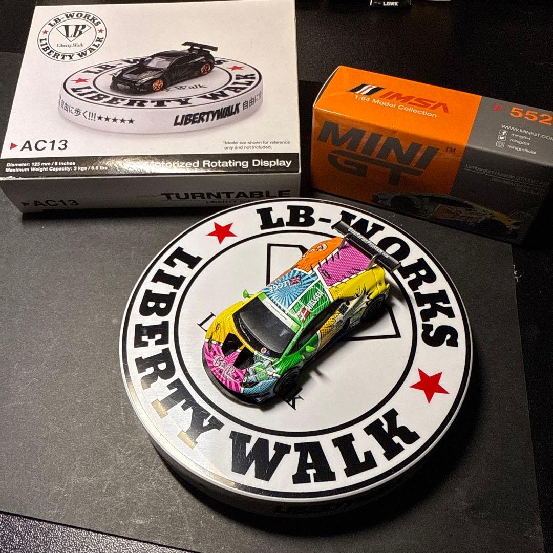 Liberty Walk AC13 モーター式回転ディスプレイとウラカン