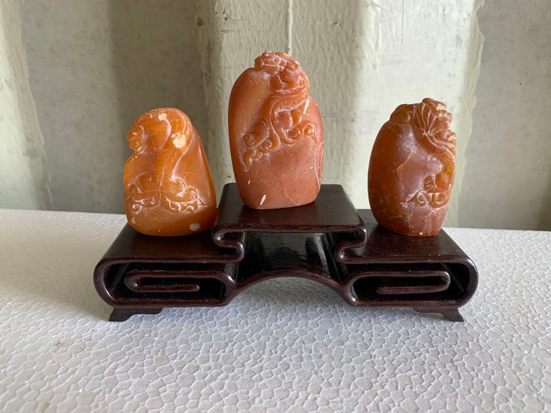 R698」本田黄石印材 神獣彫刻 3点 台座付 印材 - メルカリ