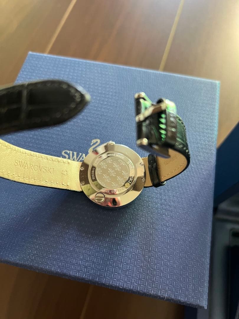 Swarovski ブラックレザーアナログ時計 - 時計