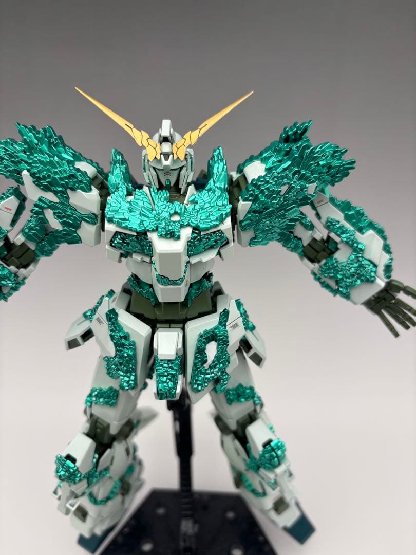 MG 1/100 ユニコーンガンダム(光の結晶体) 塗装完成品