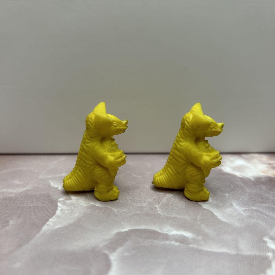ウルトラ怪獣消しゴム ゴモラ 黄色 2匹 - メルカリ