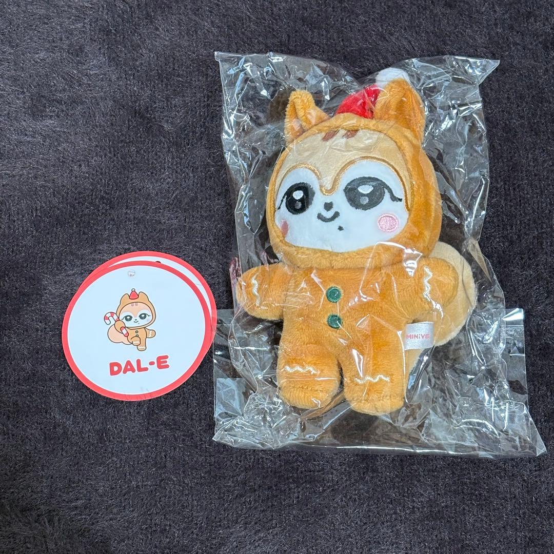 IVE minive クリスマス ガウル dal-e ダリ - メルカリ
