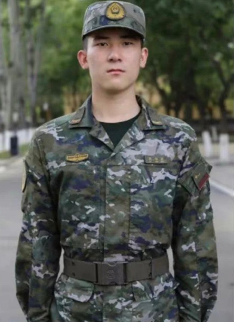 実物未使用 中国軍　人民武装警察現役21式迷彩服戦闘服上下　未開封品　軍服