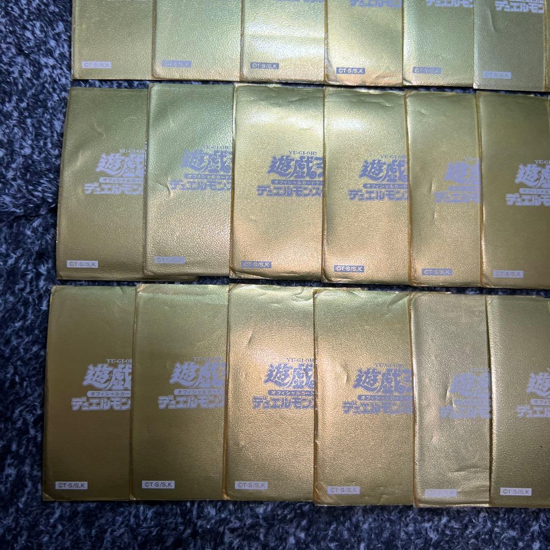 遊戯王【絶版‼️】初期ロゴ ザラザラ メタリックゴールド 金スリーブ40