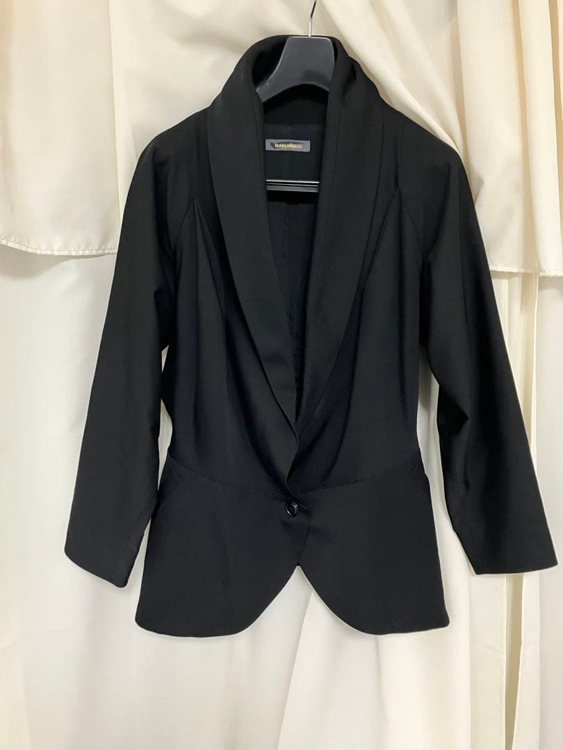 イッセイミヤケ 黒のブレザー フレア裾デザイン TYPE-S BASICS – isseymiyake.com