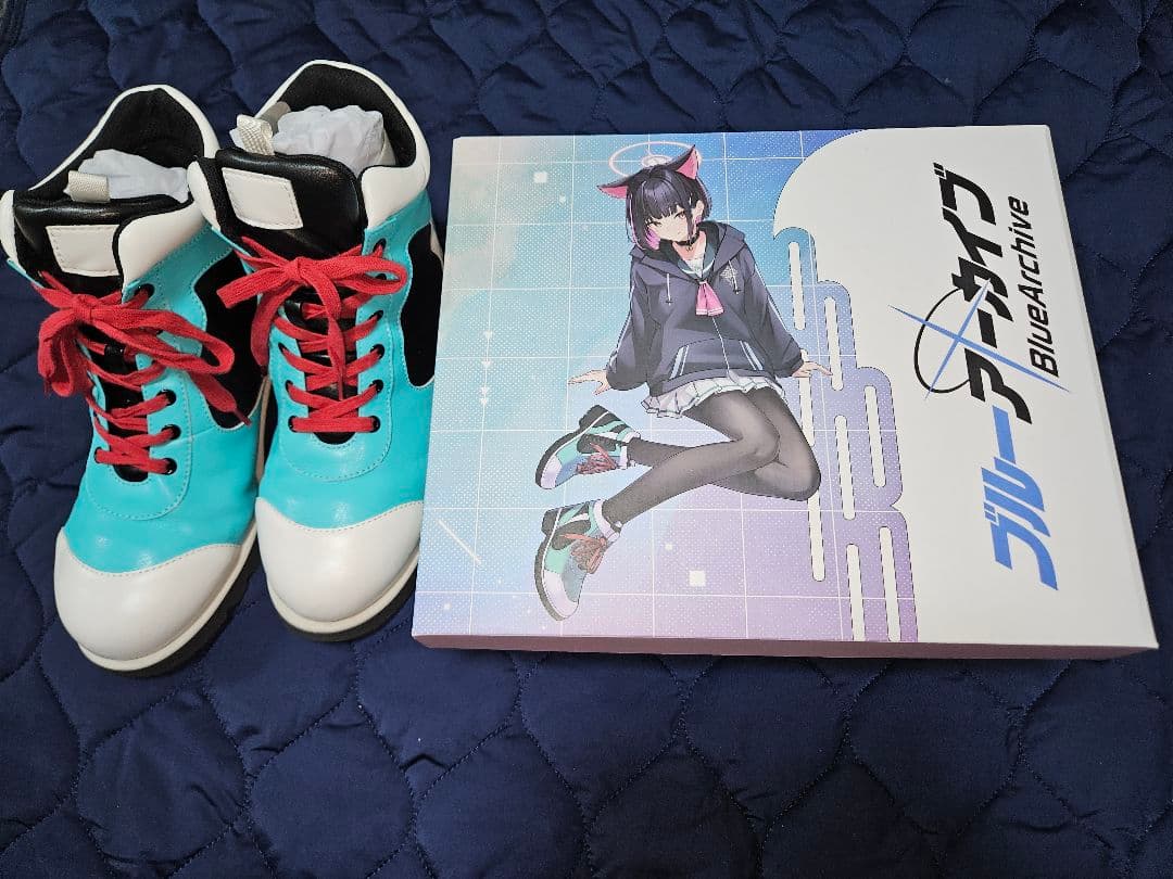ブルーアーカイブ カズサのスニーカー サイズ28cm ポストカード同封