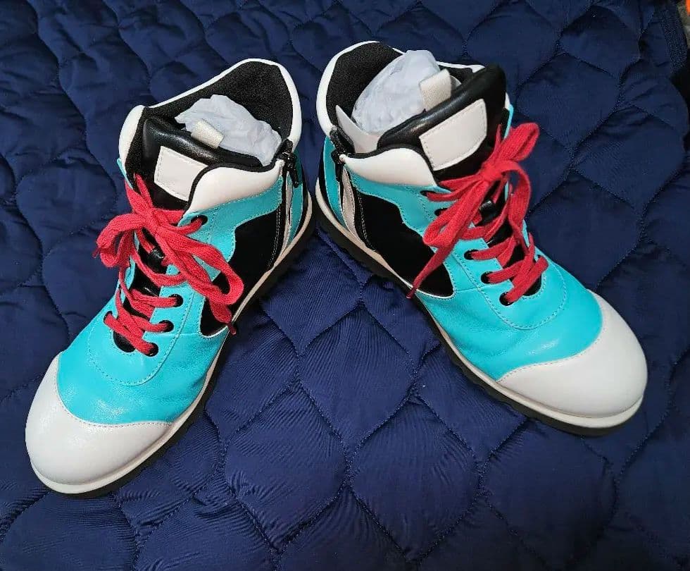 ブルーアーカイブ カズサのスニーカー サイズ28cm ポストカード同封