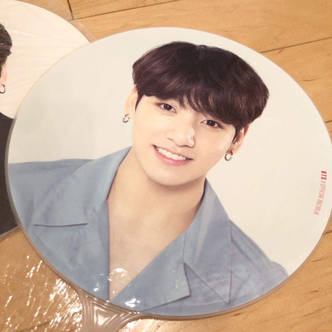 BTS グク うちわ 防弾少年団 団扇 ジョングク 3枚セット➕1枚 - メルカリ