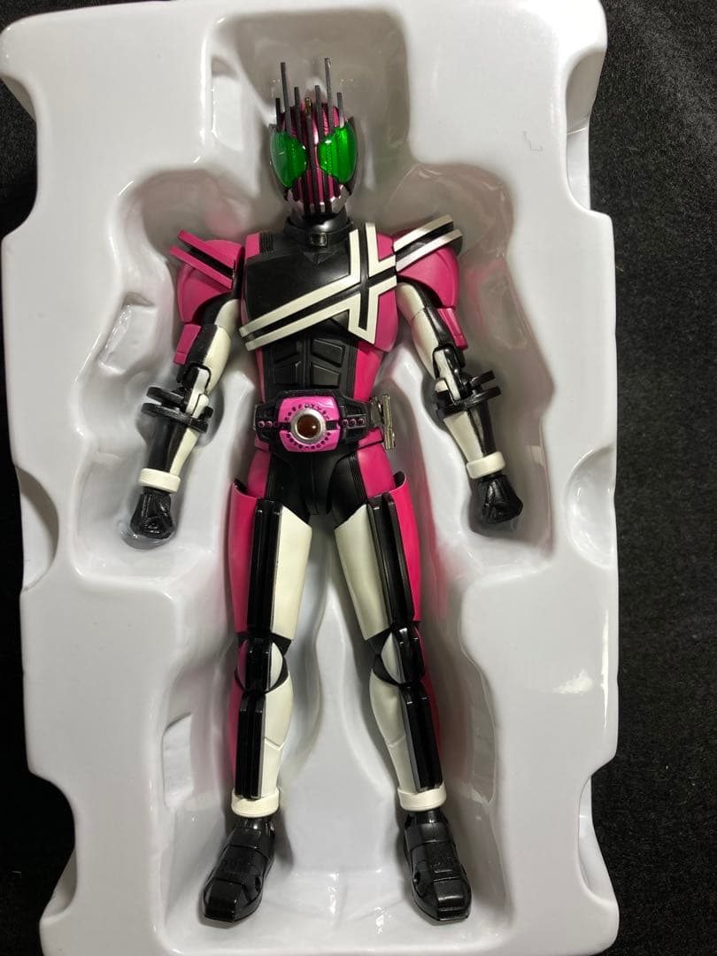 S.H.Figuarts 真骨彫製法 仮面ライダーディケイド ネオVer.