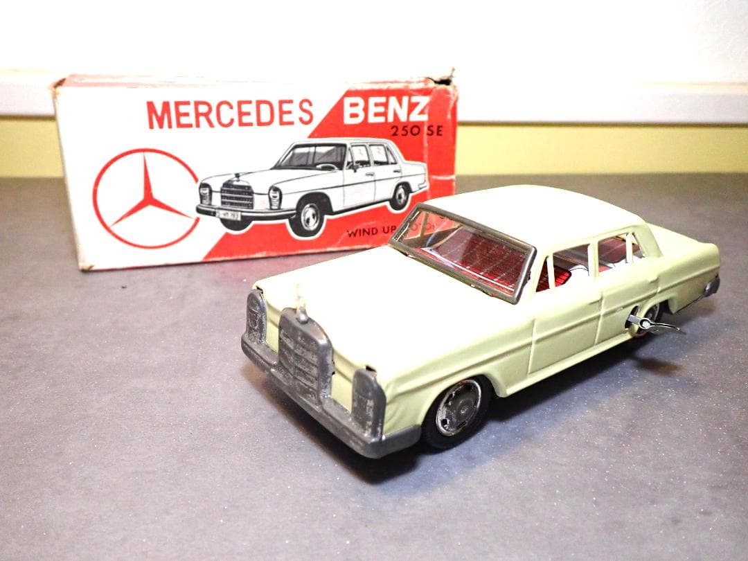メルセデス・ベンツ 250 SE vintageブリキカー☆ネジ巻き前進可動☆