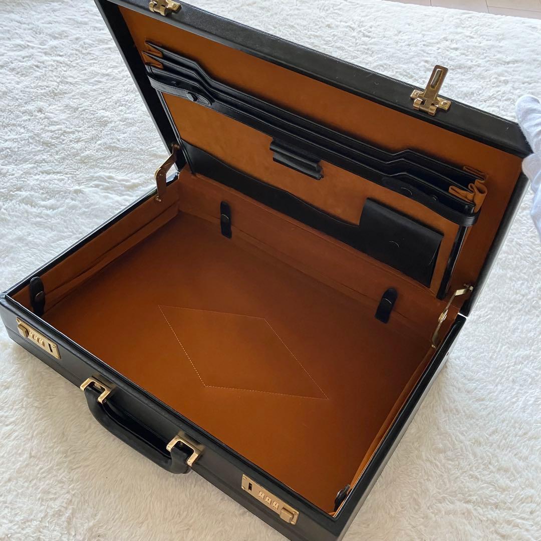 極上品 CAGIVA ITALY 本革 レザー アタッシュケース ブラック - メルカリ