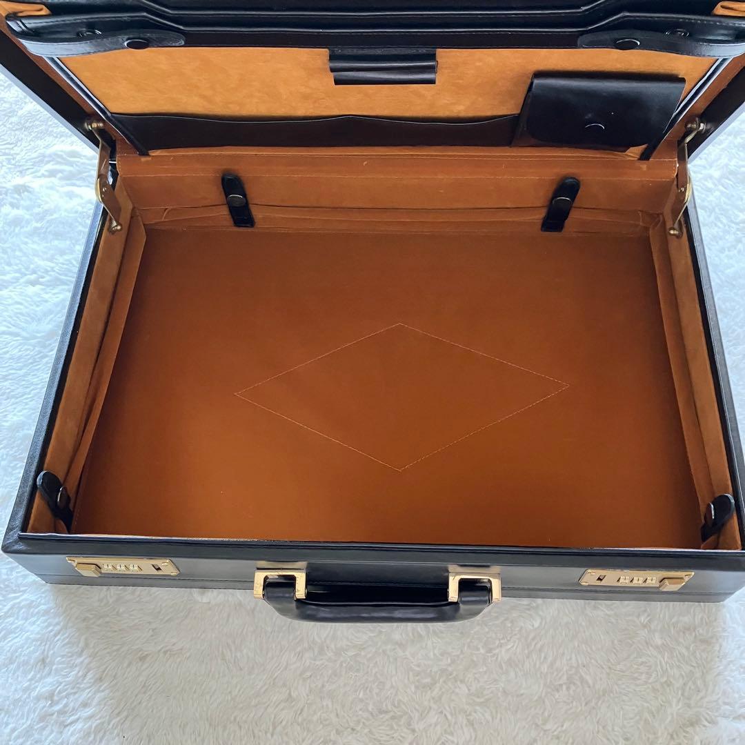 極上品 CAGIVA ITALY 本革 レザー アタッシュケース ブラック - メルカリ