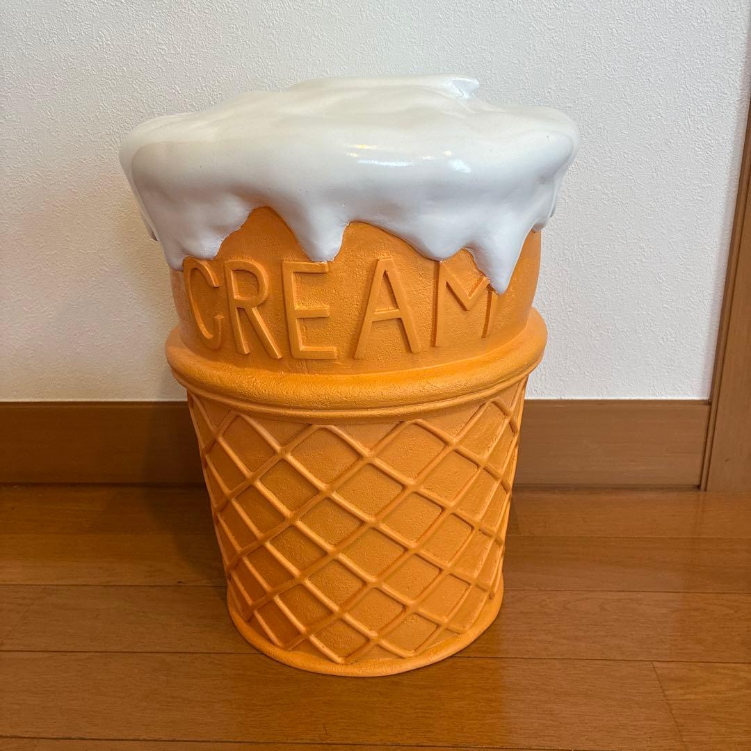 ロータリーヒロ　イースねアイスクリーム　椅子