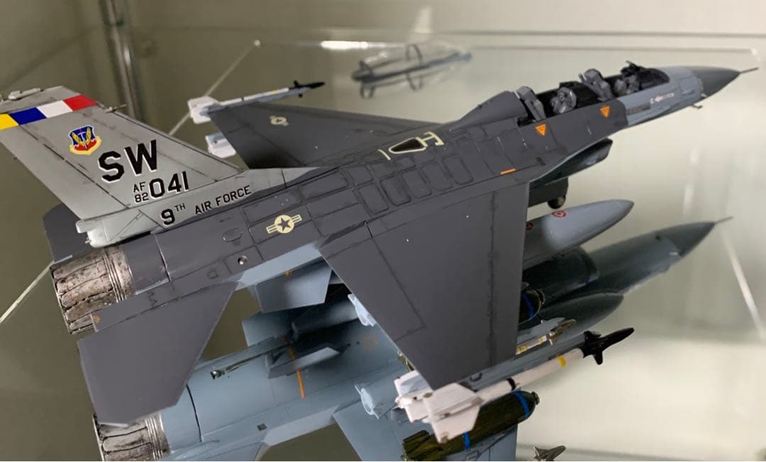 F-16B プラス ファイティング ファルコン 1/72 - メルカリ