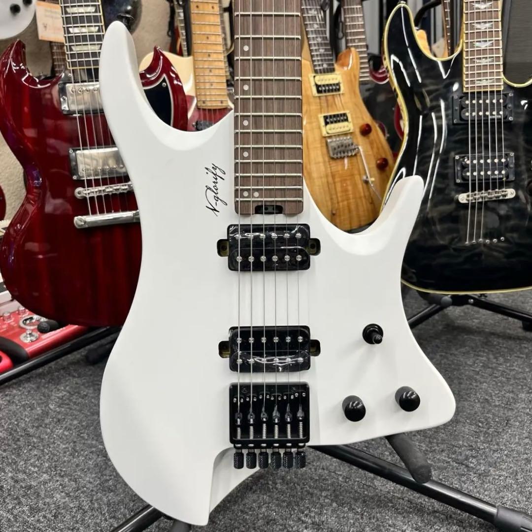 【11258】【新品】ヘッドレスギター 汎用ケース付き ホワイト 11130】【新品】 ヘッドレスギター 汎用ケース付き シルバー - メルカリ