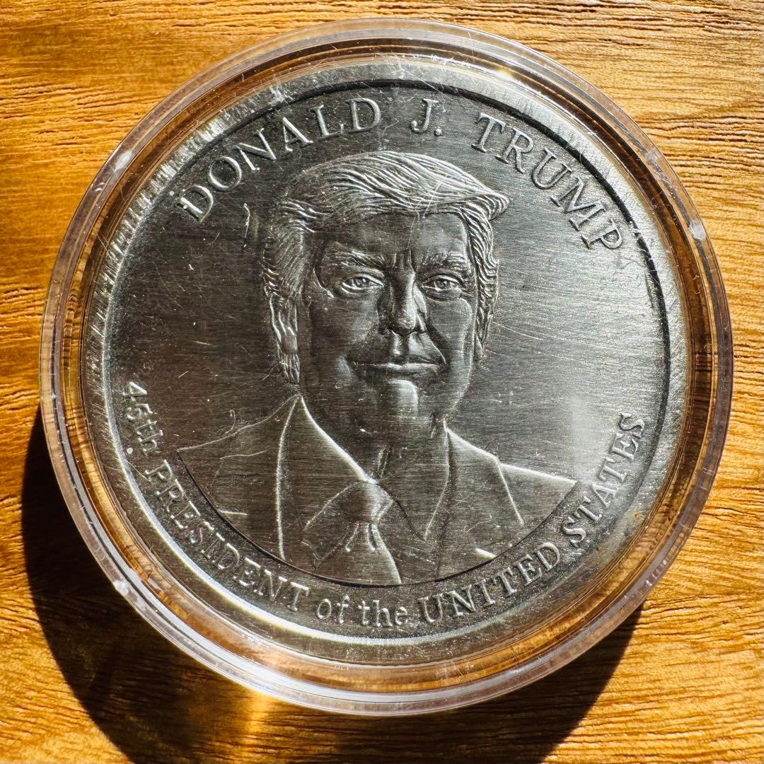 トランプ大統領　1オンス アンティーク銀貨　ハクトウワシと星条旗