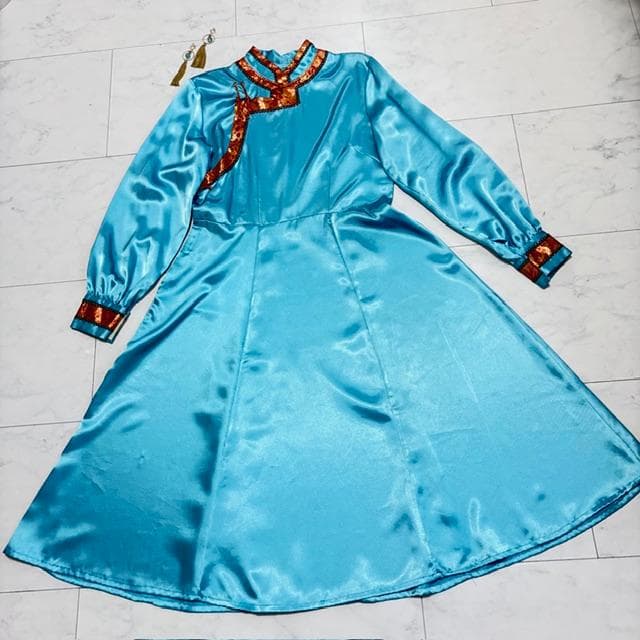 超美品★モンゴル民族衣装デール＆タッセルイヤリングセット ステージ用 水色、金茶