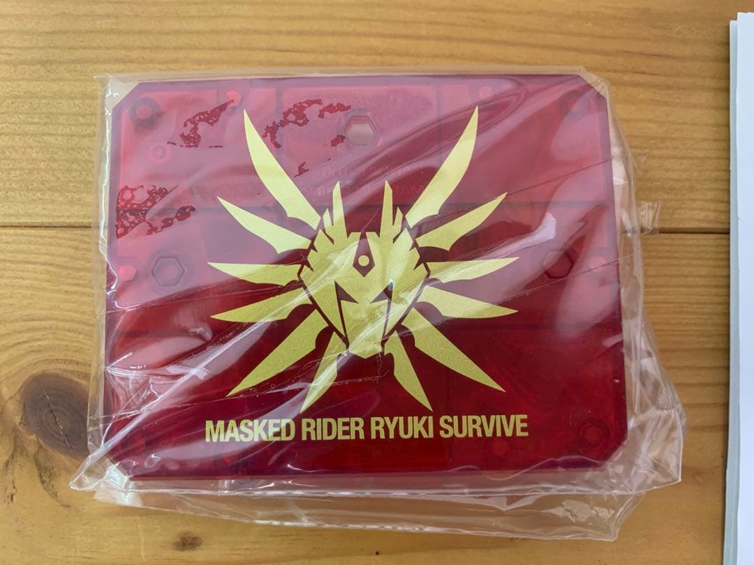 S.H.Figuarts 仮面ライダー　龍騎サバイブ　ナイトサバイブ