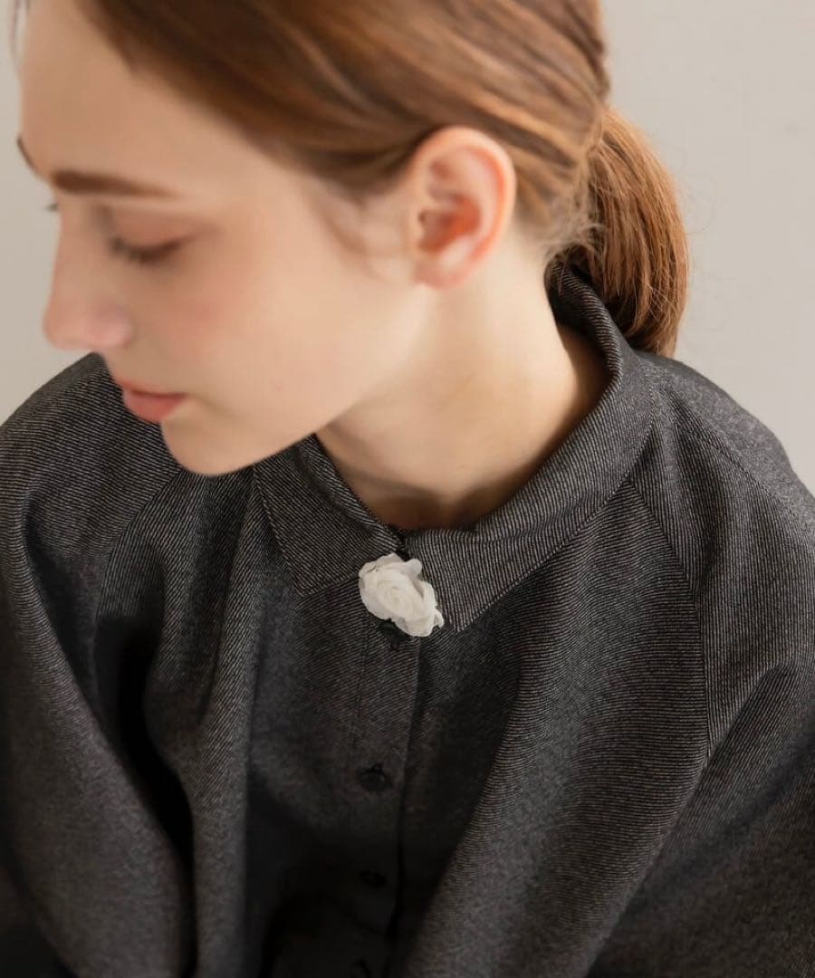 極美品 OHGA 2024AW TWEED BLOUSE コサージュ付 ツイード