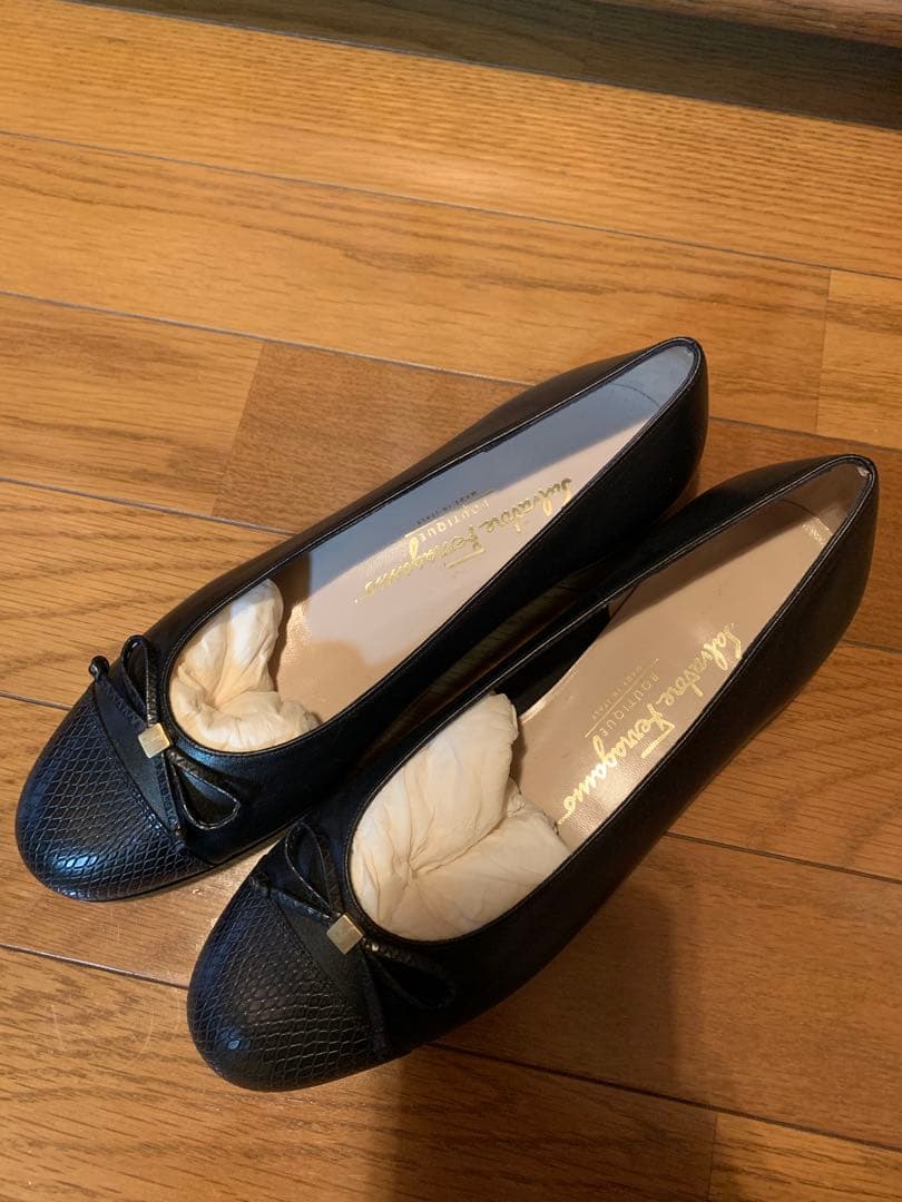 Salvatore Ferragamo フラットシューズ　サイズ7 FERRAGAMO（フェラガモ） フラット パンプス VARINA Salvatore
