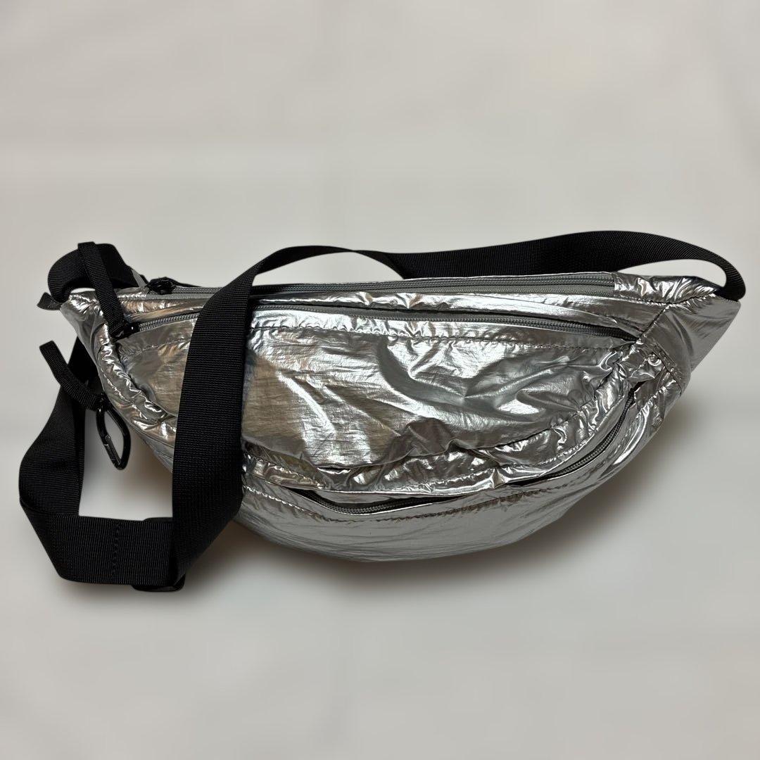 シルバー ボディバッグ ナイロン製 - メルカリ